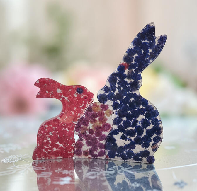 D001 ....20 € Osterdeko Hasenfamilie. Harz & Blumen